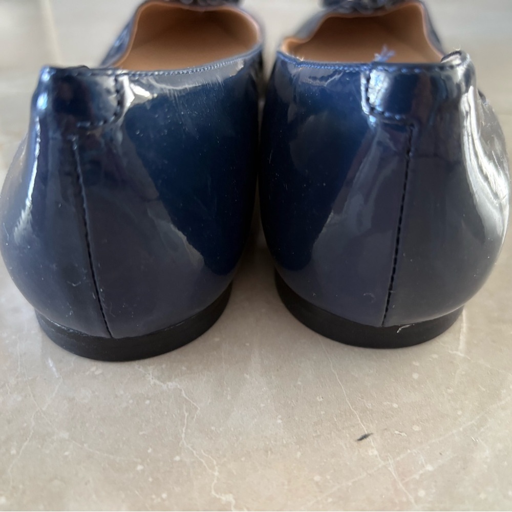 Tory Burch Melody Patent Leather Pointy Toe
Flats Pearl Emblem Slip On Size 7 - Picture 5 of 8